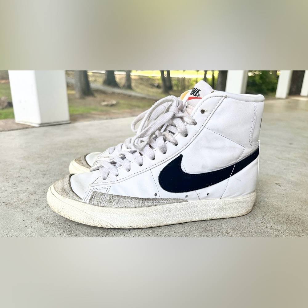 Big kids Nike Blazers size 6